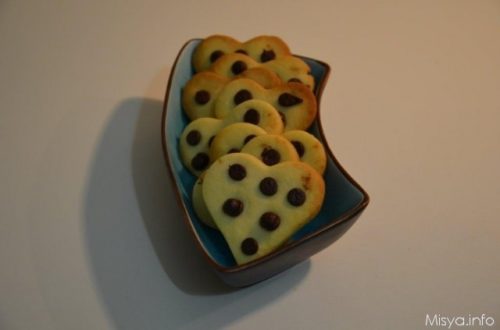 biscotti a cuore con gocce di cioccolato
