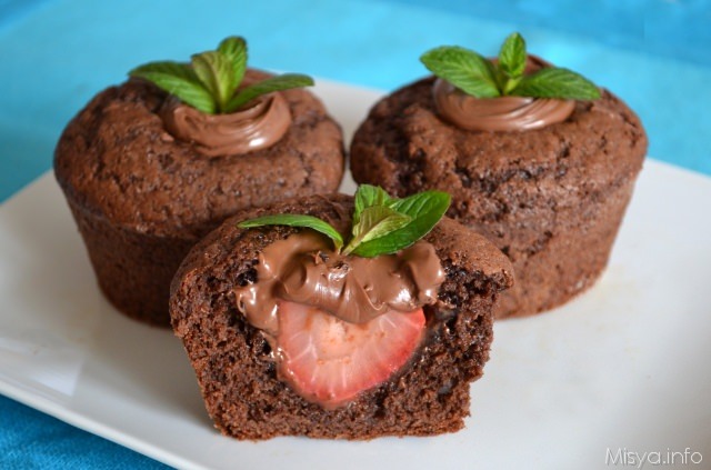 muffin al cioccolato con fragole