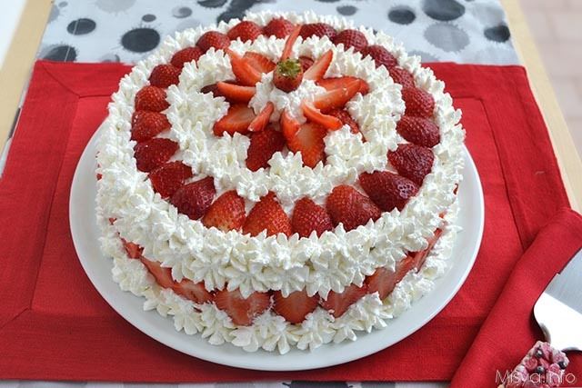 decorazione fragole su torta