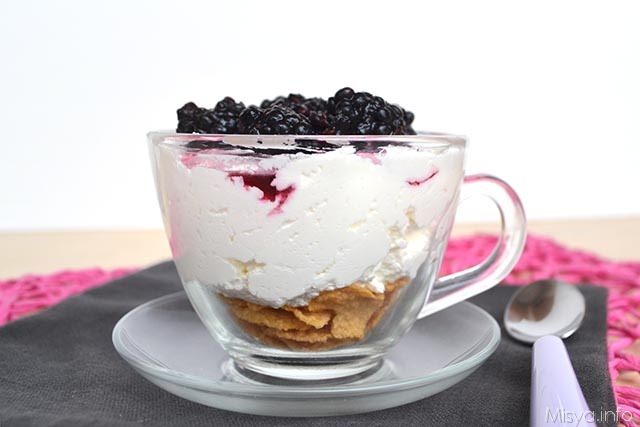 Dessert-light yogurt e cereali