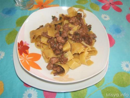 Pappardelle ai funghi porcini con salsiccia