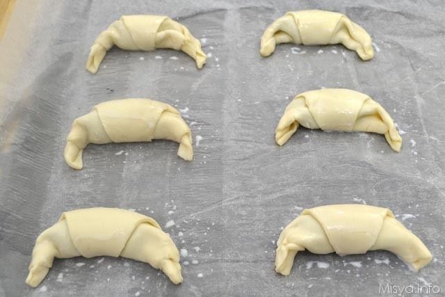 Cornetti di pasta sfoglia alla nutella 3