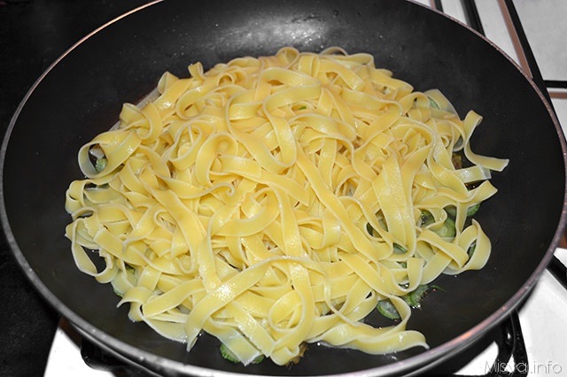 Â» Fettuccine con zucchine e burrata - Ricetta Fettuccine con zucchine e