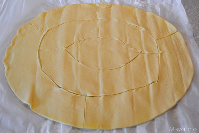 tagliare la pasta sfoglia in rettangoli