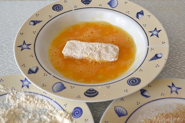 passate i filetti nella farina e poi nell'uovo