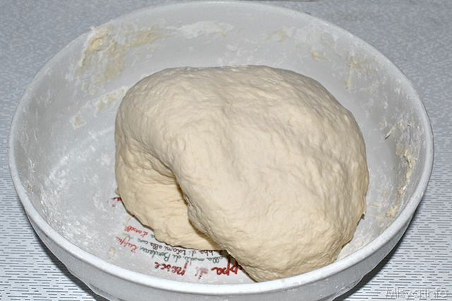 preparare l'impasto per la pizza