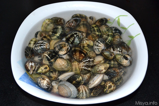 mettere le vongole in acqua