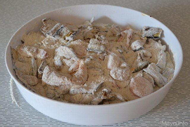 aggiungere le verdure al composto di farina