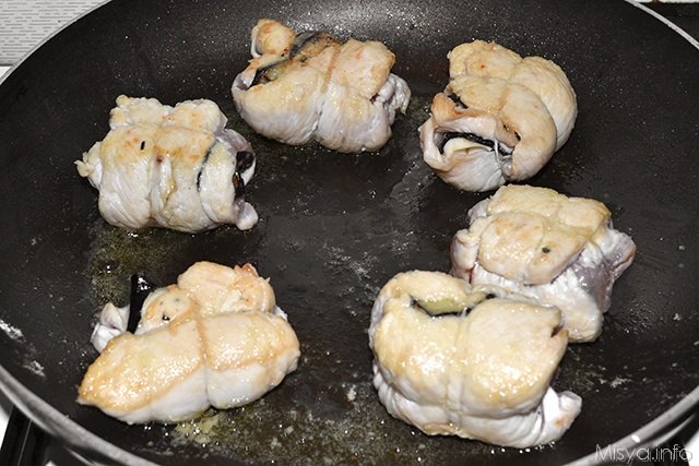 aggiungere il brodo e proseguire la cottura per 15 minuti