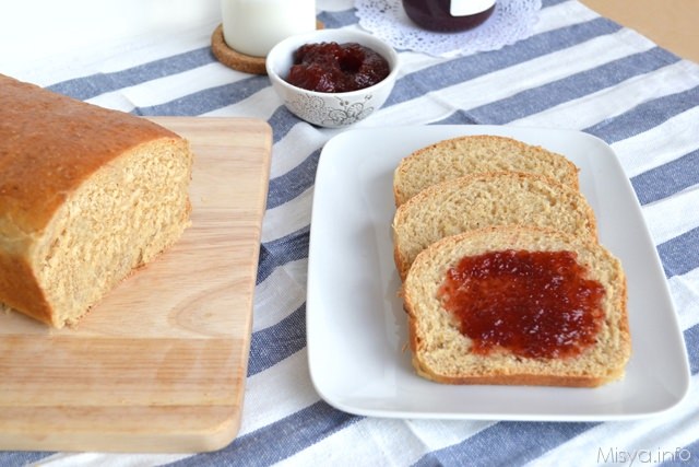 Pane integrale e marmellata