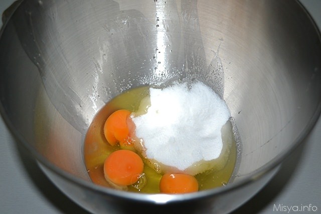 1 montare uova e zucchero