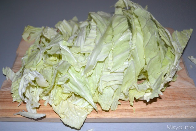 2 tagliare verza a listarelle