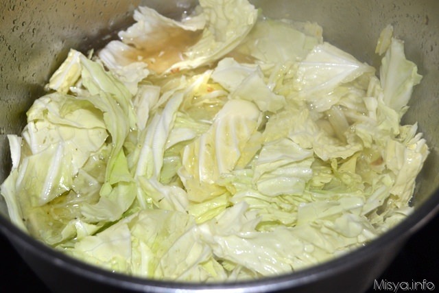 4 unire la verza allo scalogno