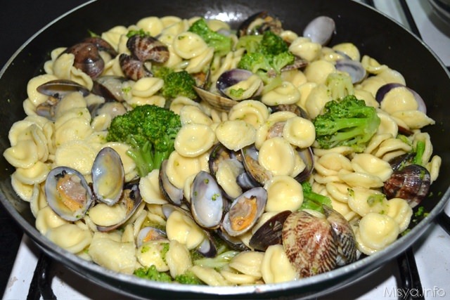 6 orecchiette broccoli e  vongole