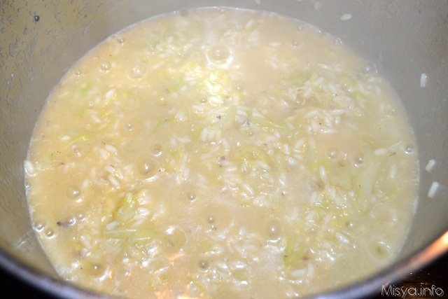 8 aggiungere il brodo a riso e verza