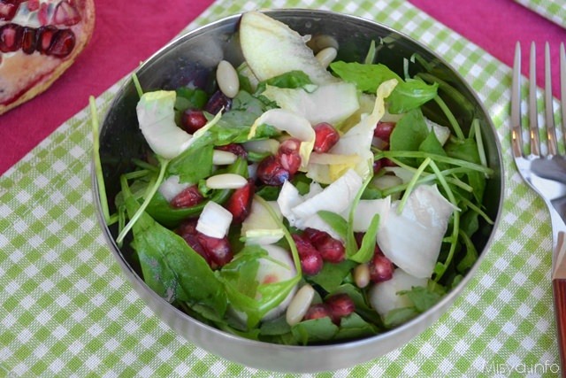 Insalata di indivia mele e melograno