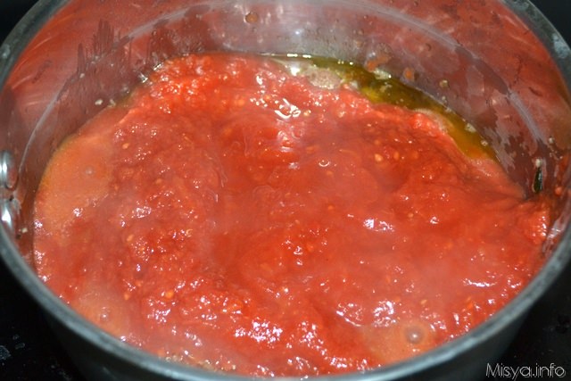 aggiungere sugo alle polpette