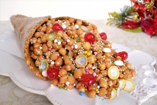 Dolci Tradizionali Napoletani Di Natale.Cornucopia Di Struffoli Ricetta Cornucopia Di Struffoli Di Misya