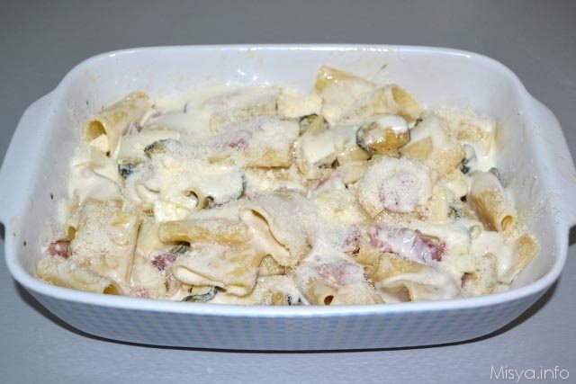 Pasta al forno con zucchine e speck 9