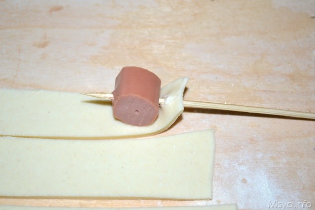 Spiedini di pasta sfoglia con wurstel e olive 2