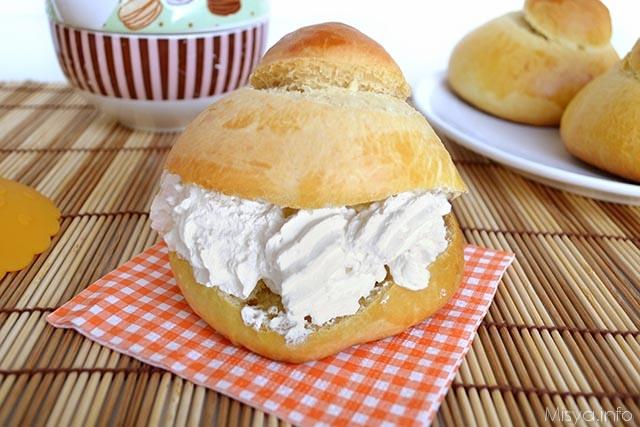 Brioche-col-tuppo-panna