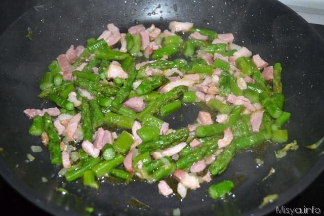 Pasta con asparagi e pancetta 6