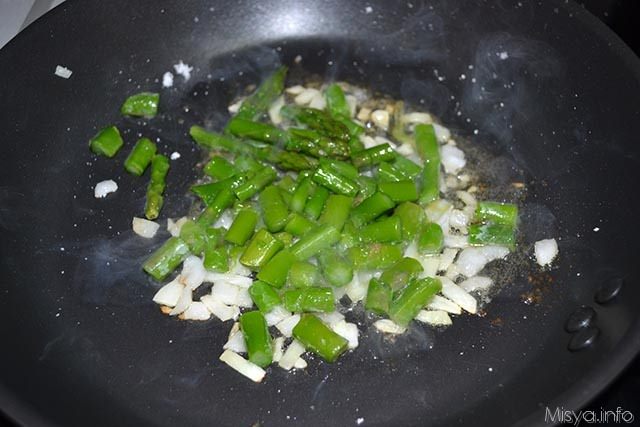 Riso venere con asparagi e fragole 4