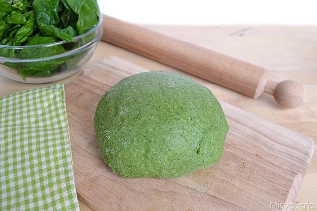 Pasta verde agli spinaci - Ricetta di Misya