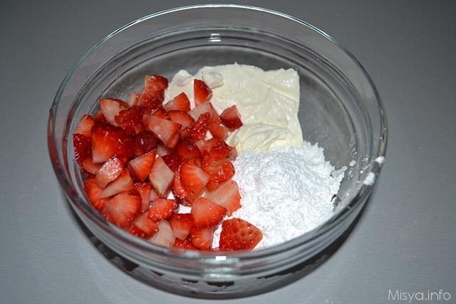 Sbriciolata ricotta e fragole 5