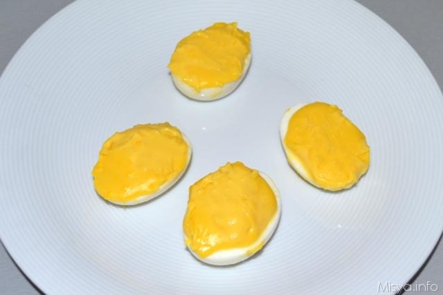 Uova sode gratinate - Ricetta di Misya