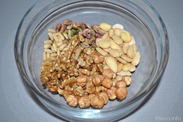 Biscotti salati con frutta secca 1