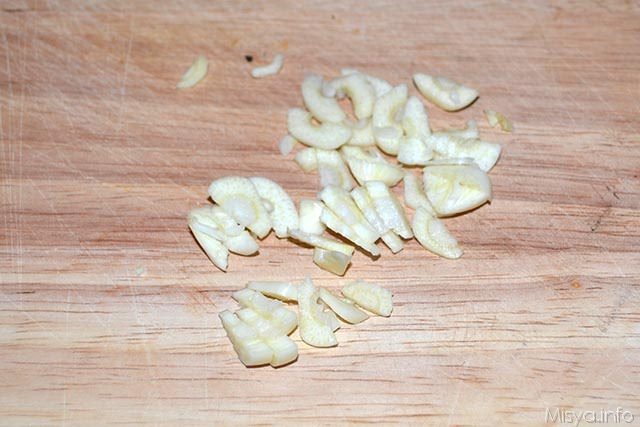 1 aglio tagliato