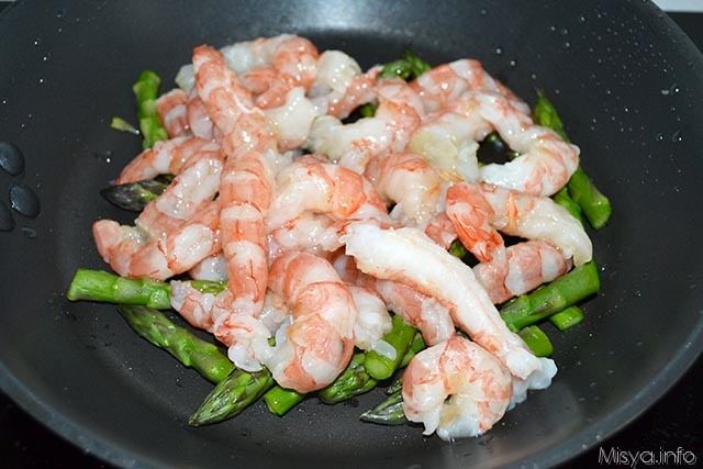 12 asparagi e gamberi