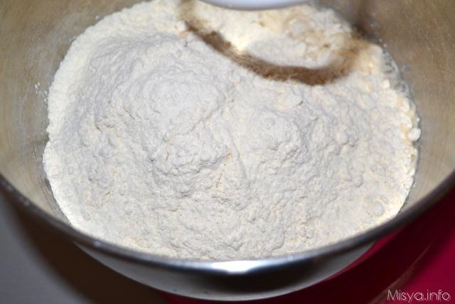 2 aggiungere la farina