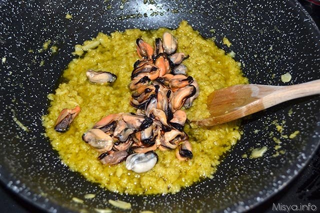 Pasta con mandorle e cozze 12