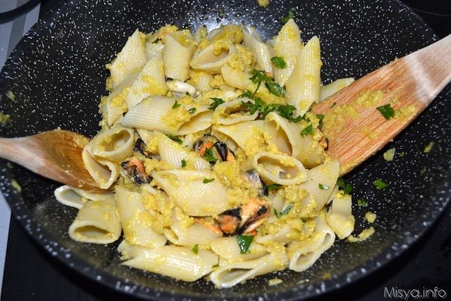 Pasta con mandorle e cozze 14