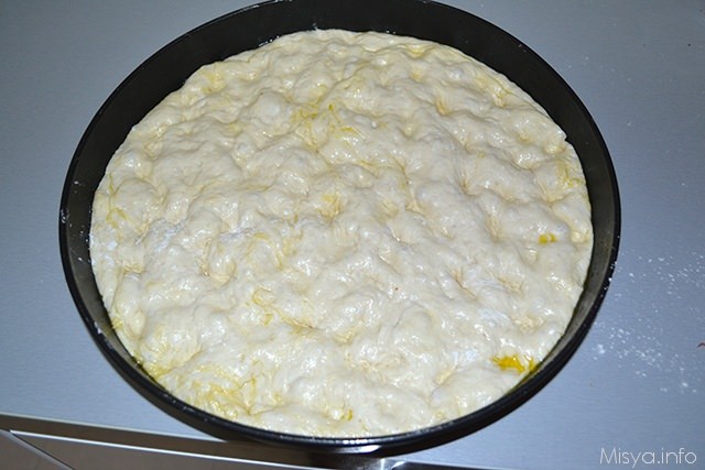 Focaccia con patate e pancetta 13