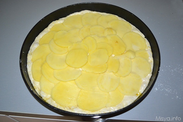 Focaccia con patate e pancetta 14