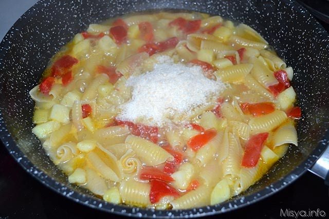 Pasta e patate con peperoni 9