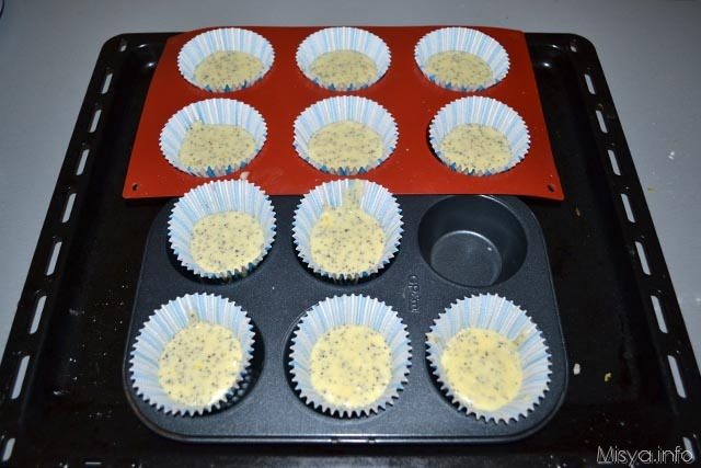 7 Muffin al limone e semi di papavero