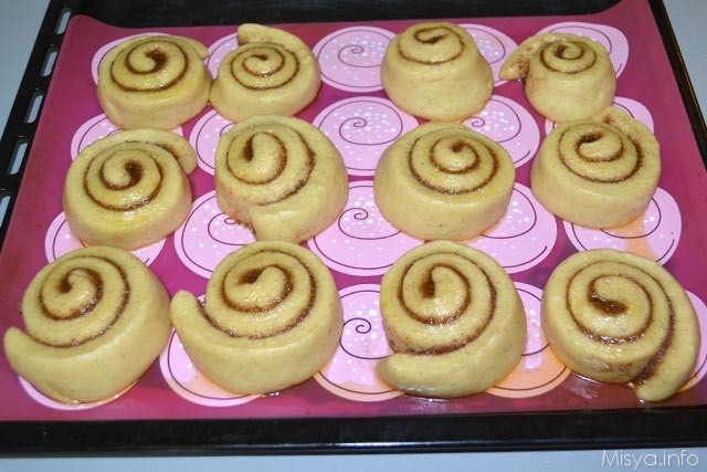 Cinnamon rolls 16