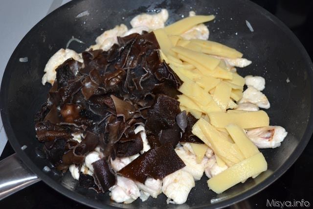 Pollo con funghi e bambu 7