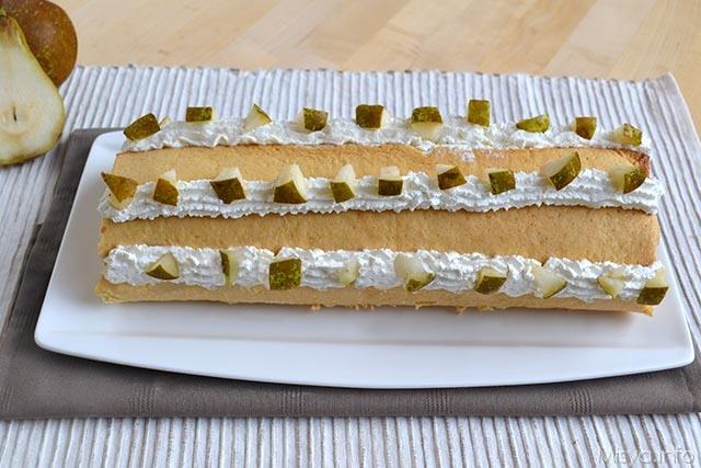 Rotolo mandorle con ricotta e pere