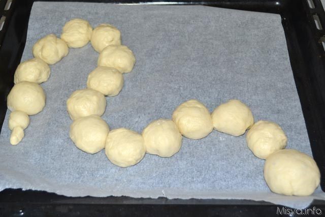 Bruco di pasta brioche 8