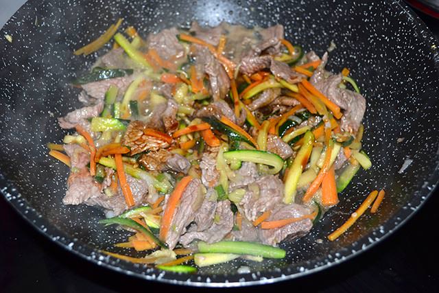 Nooodle con manzo e verdure 11