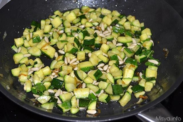 Quinoa con zucchine e pinoli 7
