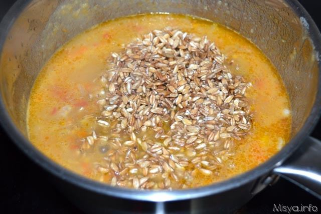Zuppa di farro con patate e carote 9