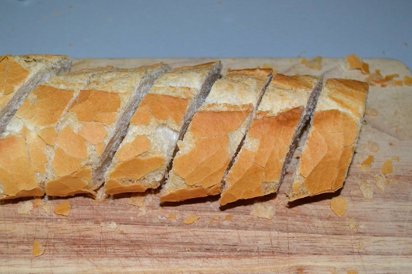 5 tagliare il pane