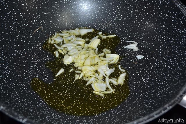 Funghi e piselli in padella 1