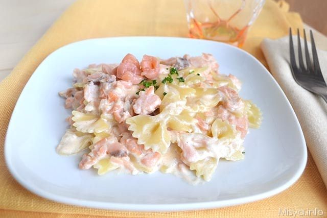 Farfalle al salmone - Ricetta della pasta al salmone di Misya